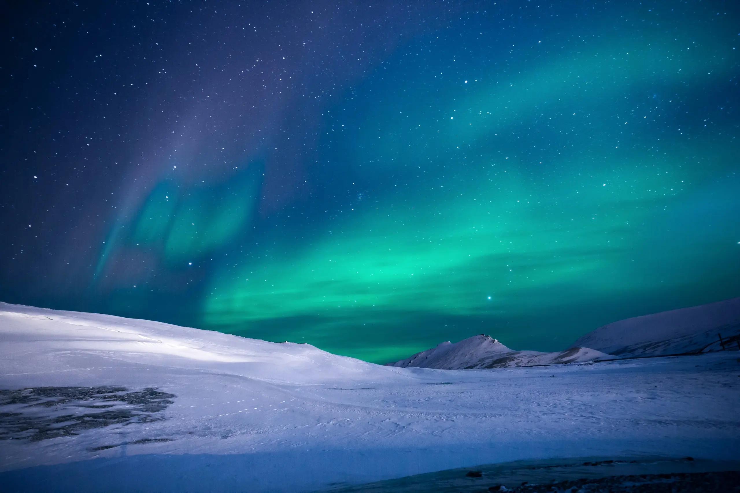 People watching the aurora under the dark polar-night sky